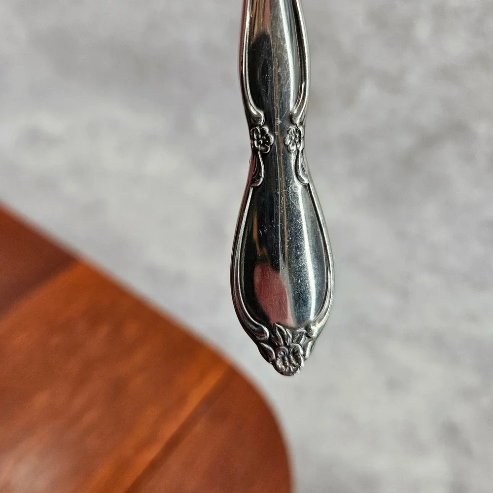 Oneida type spoon